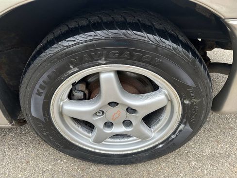 Used 2002 Chevrolet Camaro LT image 25