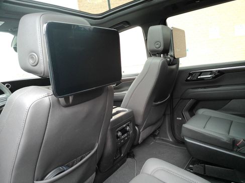 Used 2026 Chevrolet Tahoe Z71 w/ Z71 Off-Road Package AWD/4WD image 15