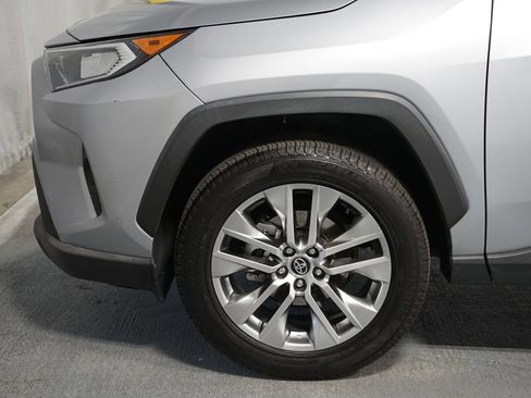 Used 2021 Toyota RAV4 XLE Premium FWD image 5