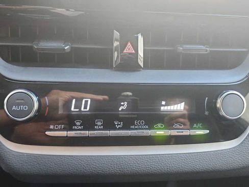 Used 2023 Toyota Corolla LE image 19