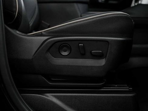 Used 2023 GMC Yukon SLT w/ SLT Premium Package image 41