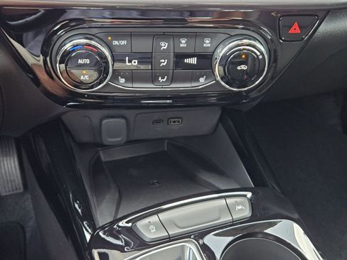 New 2026 Chevrolet Trax ACTIV w/ Sunroof Package FWD image 21