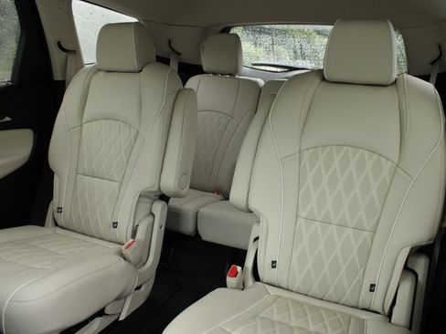 Used 2022 Buick Enclave Avenir AWD/4WD image 17