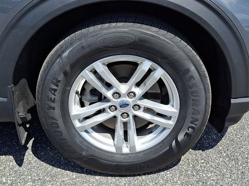 Used 2023 Ford Explorer XLT w/ Equipment Group 202A AWD/4WD image 9