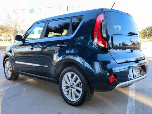 Used 2018 Kia Soul + image 5