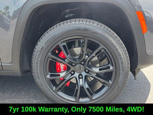 Certified 2025 Jeep Grand Cherokee Limited w/ Luxury Tech Group II AWD/4WD image 9