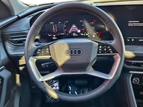 Used 2025 Audi Q5 Premium Plus w/ Premium Plus image 15