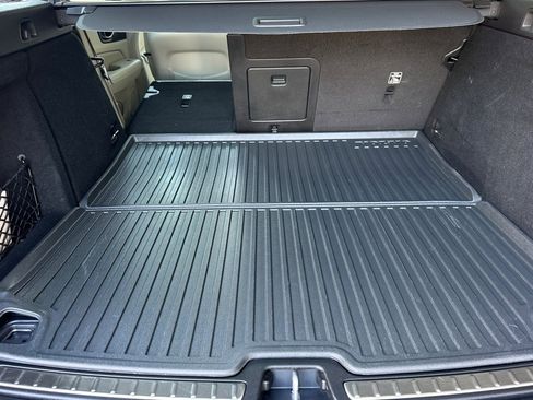 Used 2022 Volvo V60 T5 Cross Country w/ Advanced Package image 18