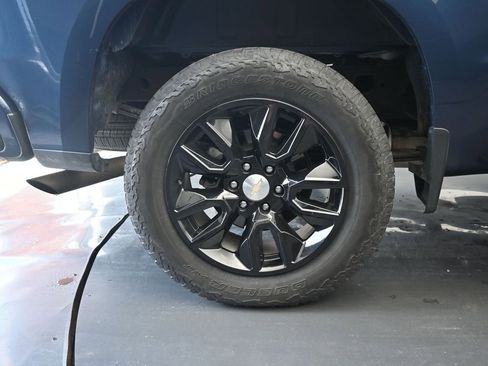 Used 2022 Chevrolet Silverado 1500 Custom image 9