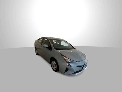 Used 2016 Toyota Prius Four w/ Advanced Technology Package FWD image 2