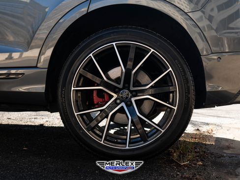 Used 2020 Audi Q8 Prestige w/ Prestige Package image 12