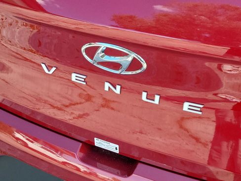 Used 2025 Hyundai Venue Limited FWD image 30