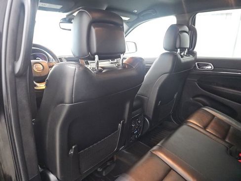 Used 2018 Jeep Grand Cherokee Limited image 18