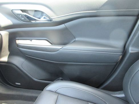 Used 2023 GMC Acadia SLT w/ Preferred Package FWD image 33