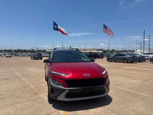 Used 2023 Hyundai Kona SEL FWD image 3