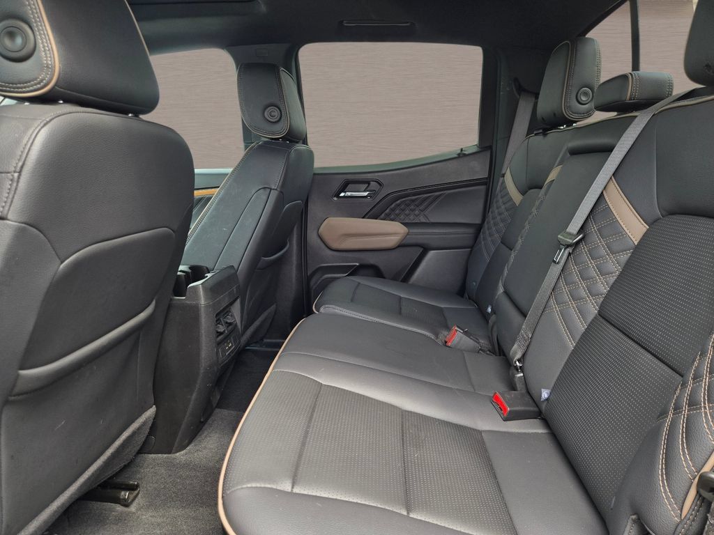 Used 2024 GMC Canyon Denali AWD/4WD image 13