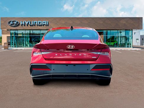 Certified 2025 Hyundai Elantra Limited image 6