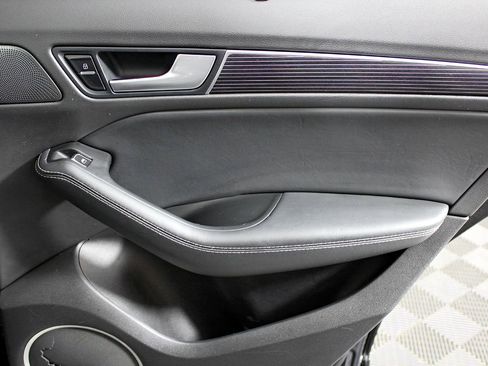 Used 2015 Audi SQ5 Prestige w/ Prestige Package image 39