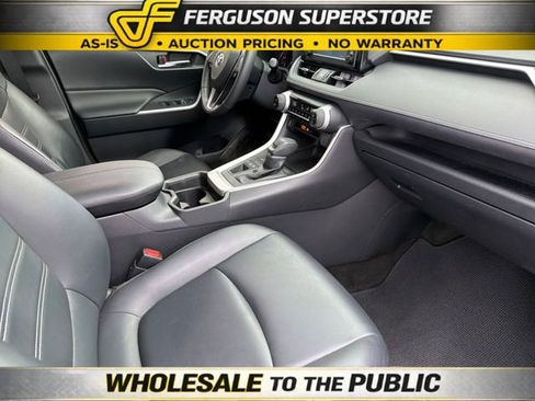 Used 2019 Toyota RAV4 XLE Premium AWD/4WD image 23
