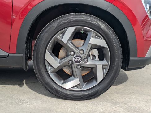 Used 2024 Hyundai Venue SEL FWD image 11