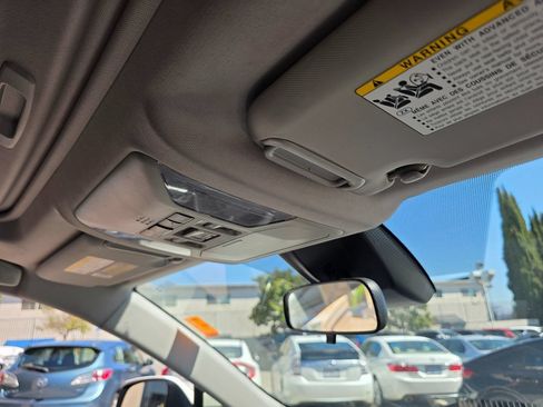 Used 2019 Toyota RAV4 XLE FWD image 17