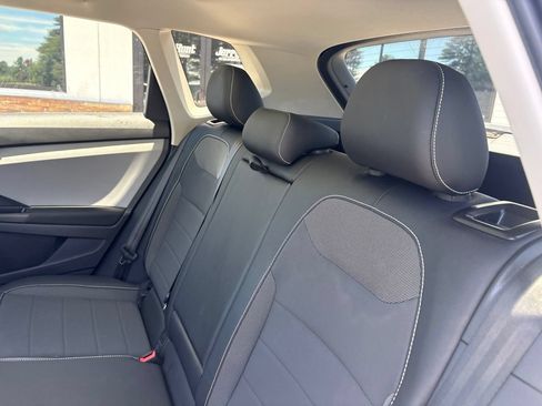 Used 2022 Volkswagen Taos SE FWD image 5