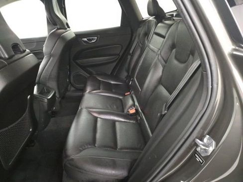 Used 2021 Volvo XC60 T5 Momentum image 21