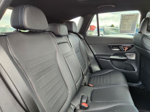 Used 2024 Mercedes-Benz GLC 300 4MATIC image 15