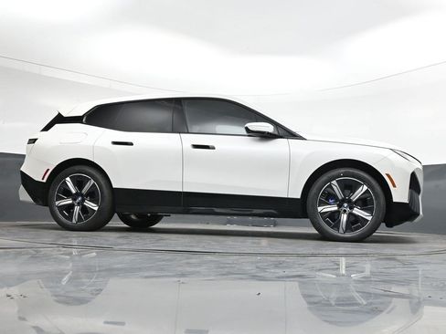 Used 2024 BMW iX xDrive50 w/ Premium Package AWD/4WD image 31