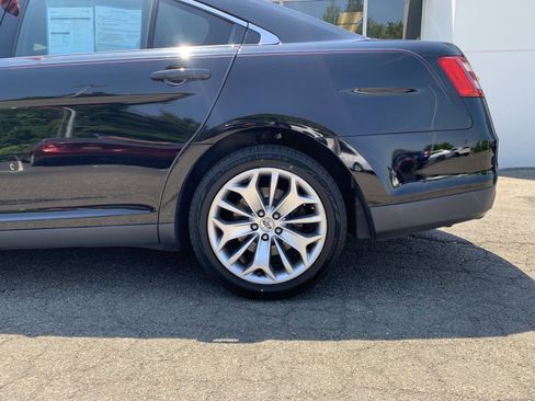 Used 2017 Ford Taurus Limited FWD image 6