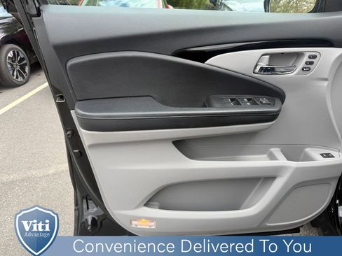 Used 2018 Honda Pilot Touring image 16