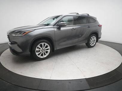 Used 2023 Toyota Highlander Limited