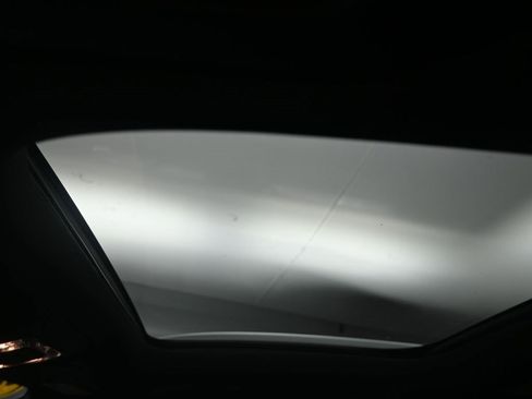 Used 2021 Mercedes-Benz GLB 250 w/ Premium Package image 19