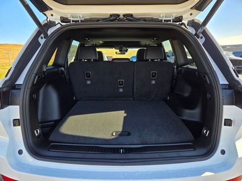 New 2025 Jeep Grand Cherokee Altitude image 28