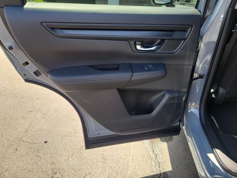 Used 2025 Honda CR-V EX image 13