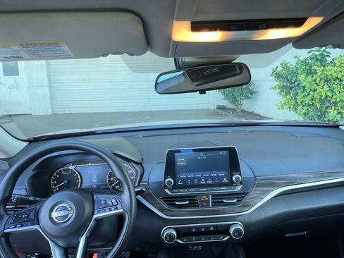 Used 2025 Nissan Altima 2.5 SV image 34