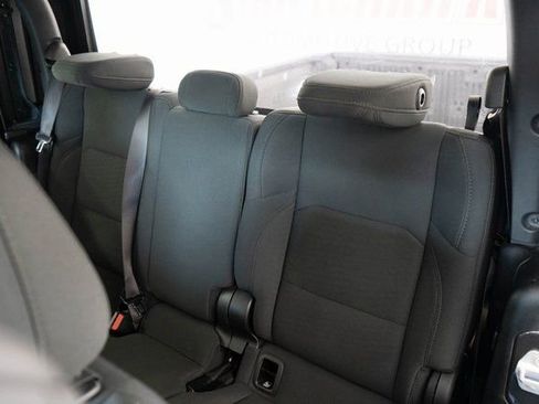 Used 2020 Jeep Gladiator Sport image 17