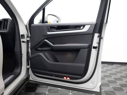 New 2025 Porsche Cayenne S image 31