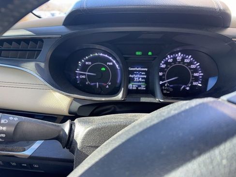 Used 2017 Toyota Avalon Limited image 4