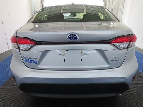 Used 2025 Toyota Corolla LE AWD/4WD image 11