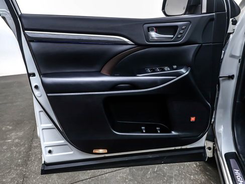 Used 2019 Toyota Highlander Limited image 20