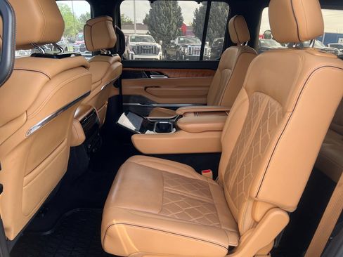 Used 2022 Jeep Grand Wagoneer Series III AWD/4WD image 29
