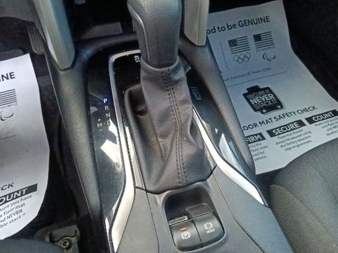 Used 2024 Toyota Corolla Cross LE w/ Moonroof Package image 24