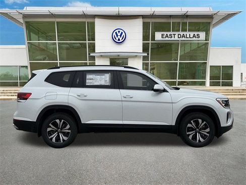 New 2026 Volkswagen Atlas SE image 2