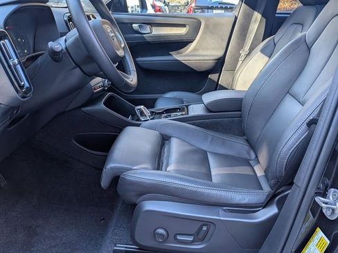 Used 2025 Volvo XC40 B5 Plus w/ Protection Package Premier image 12