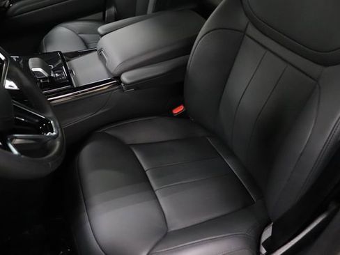 Used 2025 Land Rover Range Rover Sport SE AWD/4WD image 12