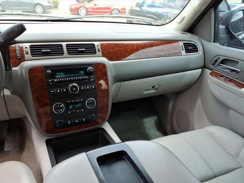 Used 2012 Chevrolet Suburban LT image 15
