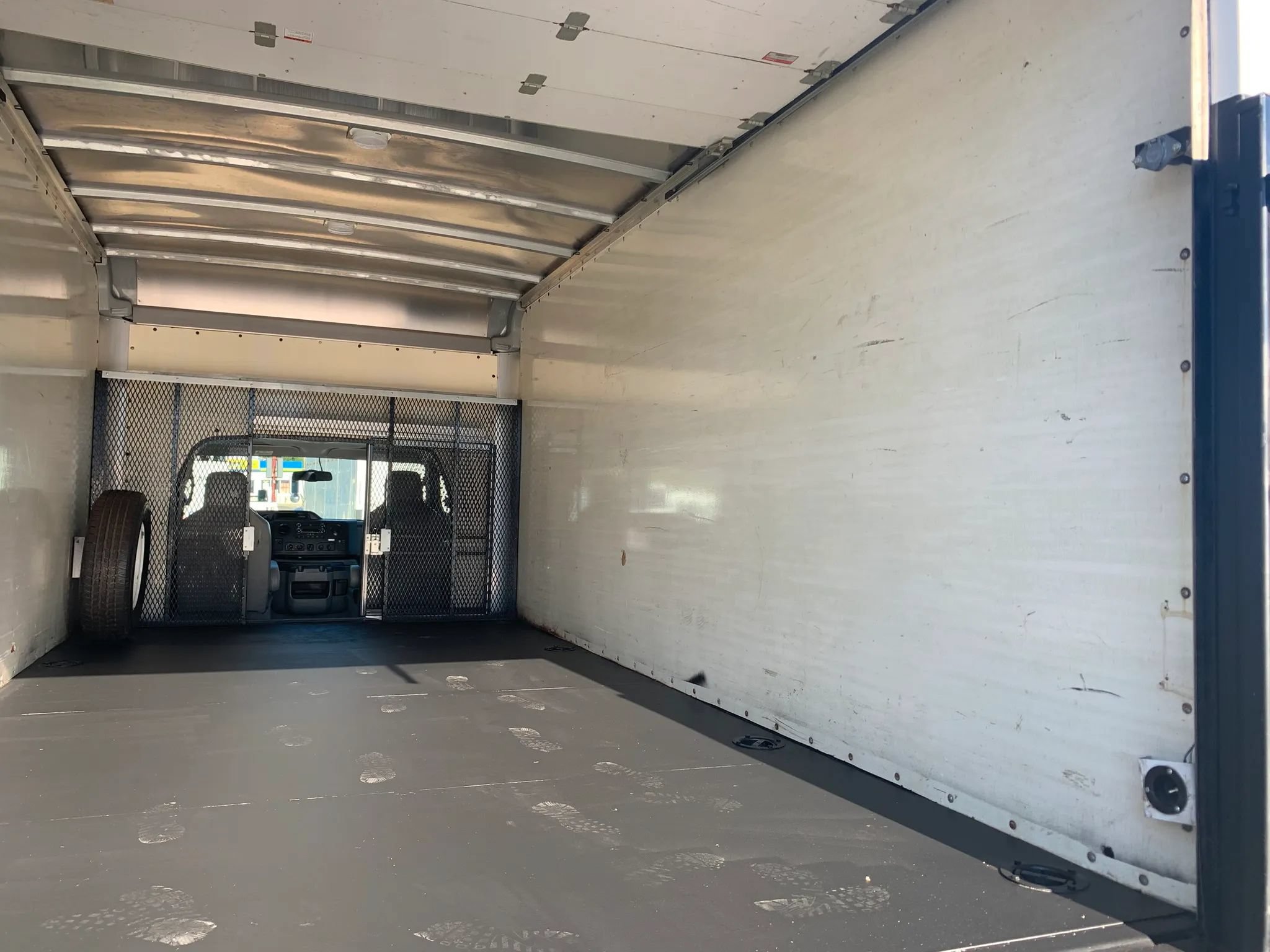 Used 2017 Ford E-450 and Econoline 450 Super Duty w/ Power Windows & Locks Group RWD image 23