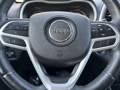 Used 2018 Jeep Cherokee Latitude Plus w/ Cold Weather Group image 35