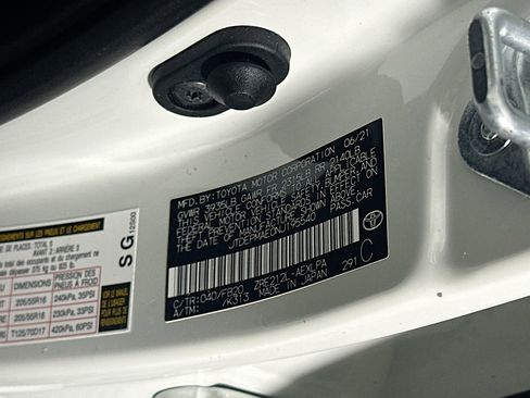 Used 2022 Toyota Corolla LE w/ Carpet Mat Package (TMS) image 12